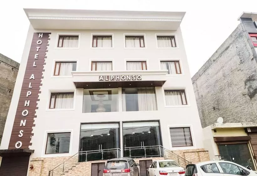 Capital O 44117 Hotel Alphonso