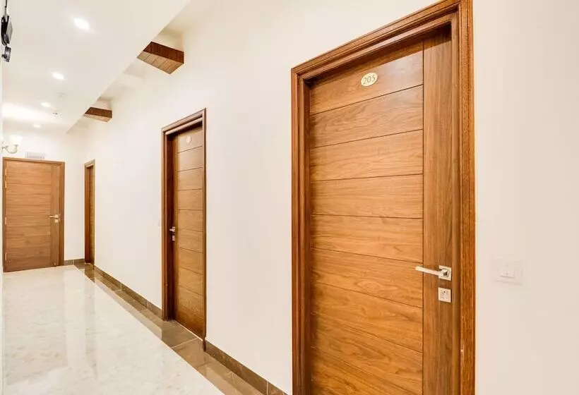 Capital O 44117 Hotel Alphonso