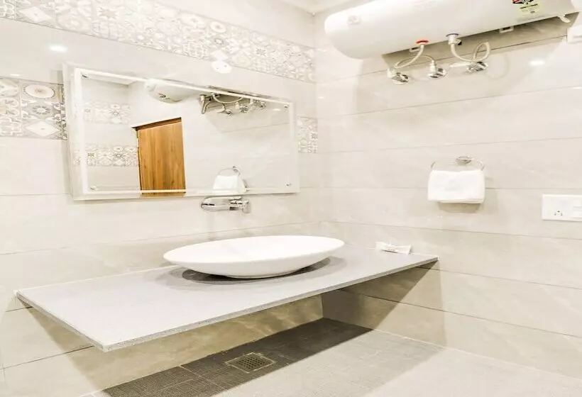 Capital O 44117 Hotel Alphonso