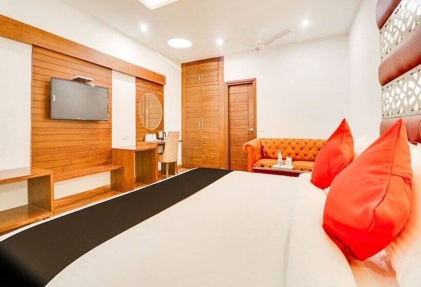 Capital O 44117 Hotel Alphonso