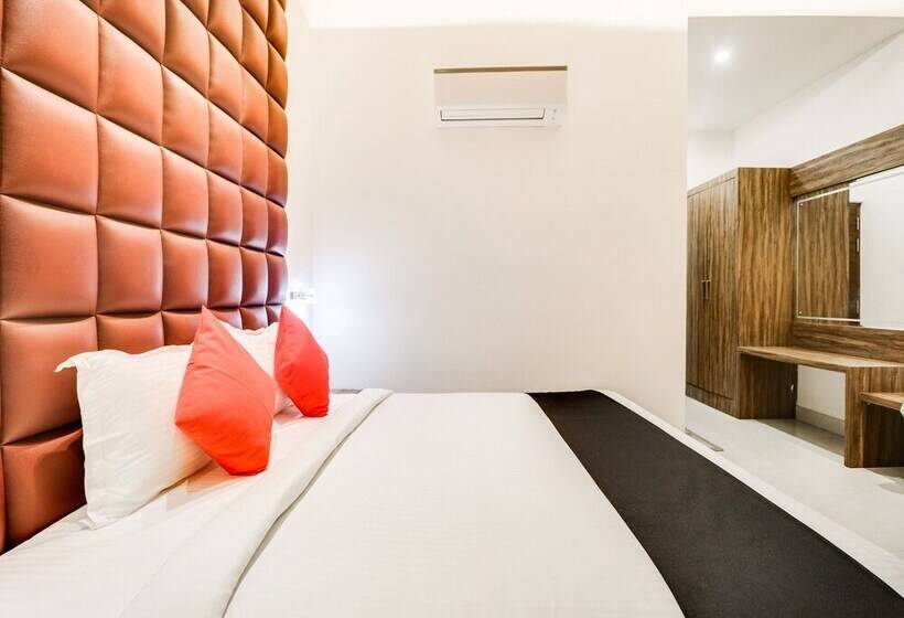 Capital O 44117 Hotel Alphonso