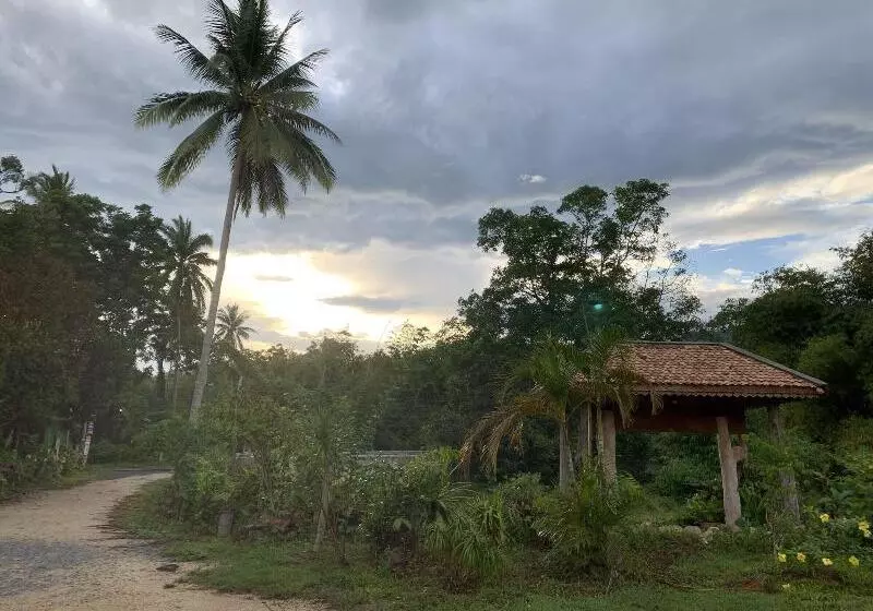 Hotelli Talaungjit Resort & Garden