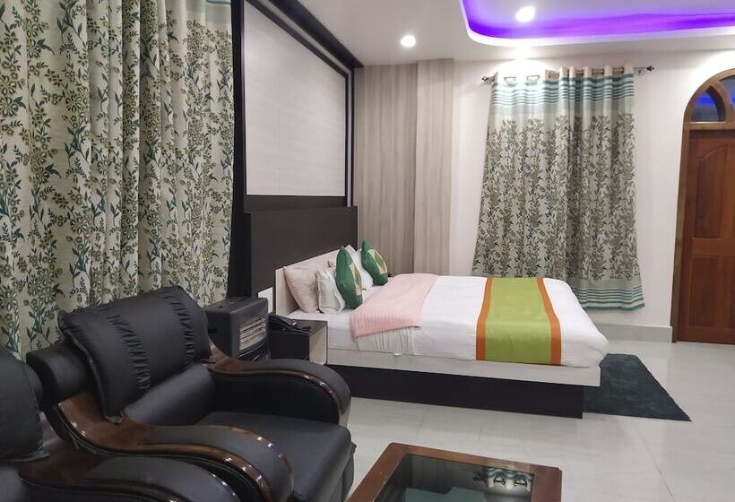 استراحتگاه Ziro Palace Inn