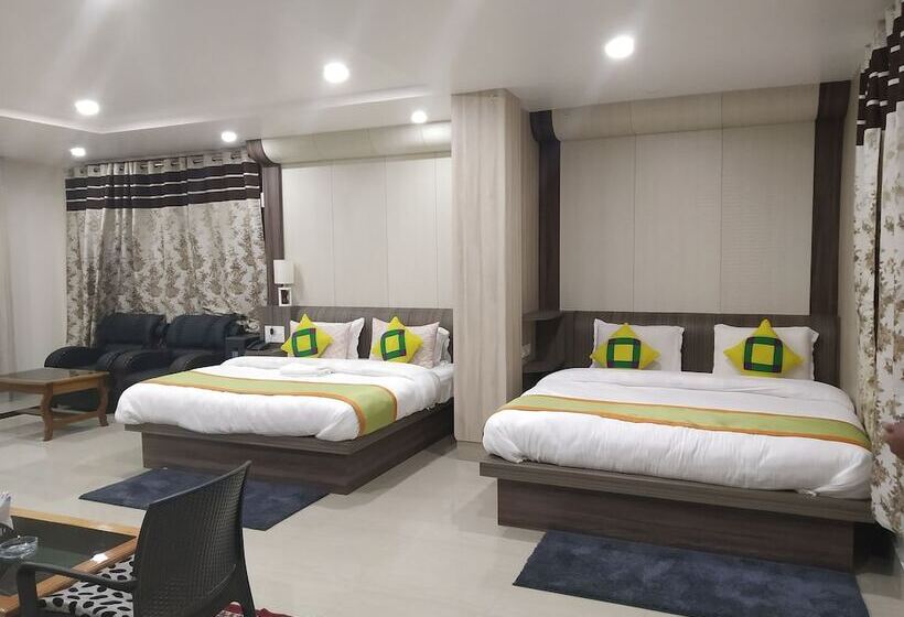 استراحتگاه Ziro Palace Inn