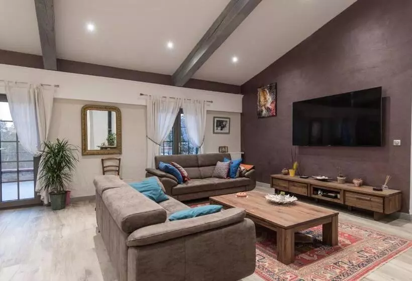 Le Mas Des Colombes Chambres D Hôtes B&b & Spa