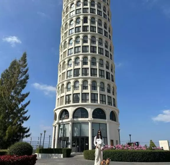 Hotelli Damnoen Care Resort