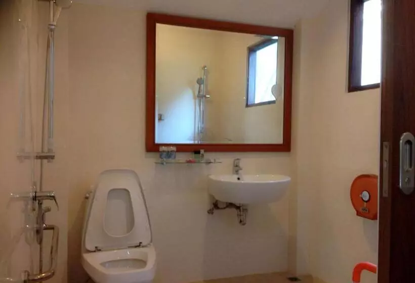 Hotelli Damnoen Care Resort