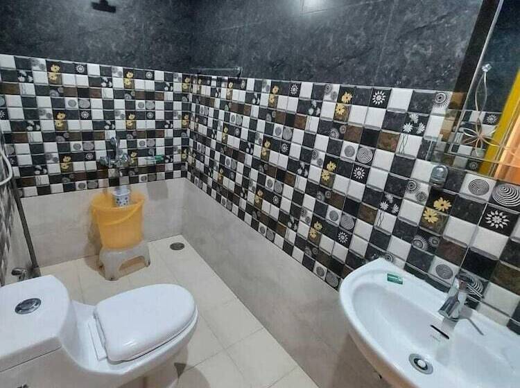 בית מלון כפרי Sherpa Eco Resort