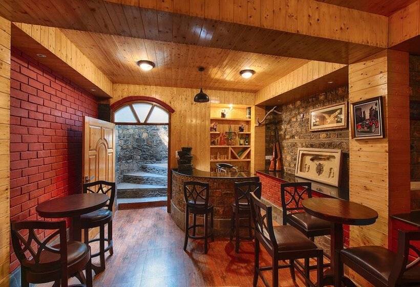 בית מלון כפרי Sherpa Eco Resort