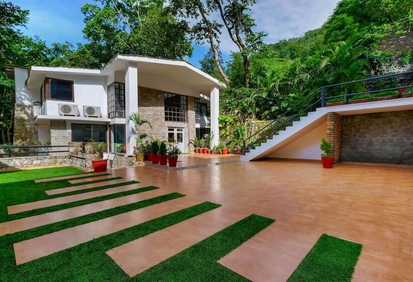 Отель Summit By The Ganges Beach Resort & Spa