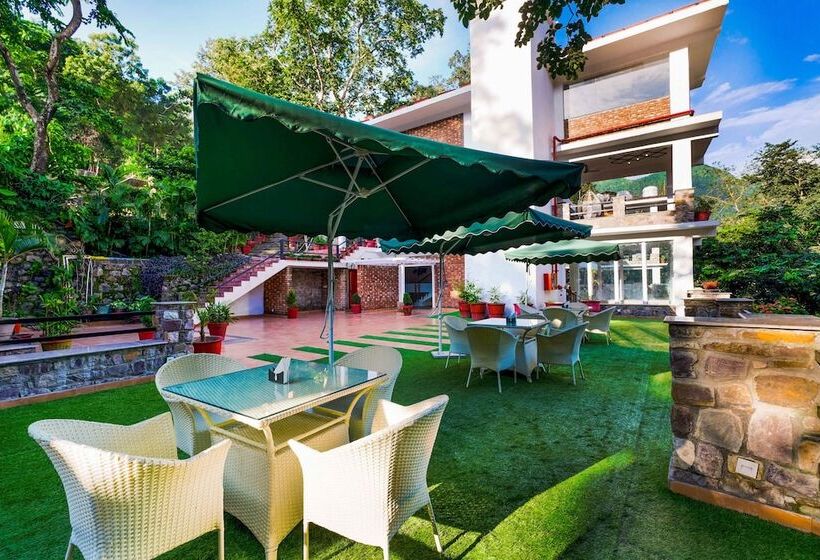 Отель Summit By The Ganges Beach Resort & Spa