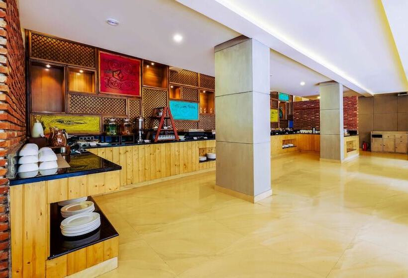 Отель Summit By The Ganges Beach Resort & Spa