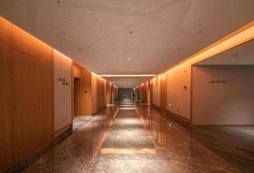 Отель The Luzerne