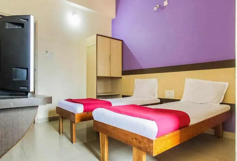 Spot On 49517 Hotel Hoysala Deluxe Lodging & Restaurant