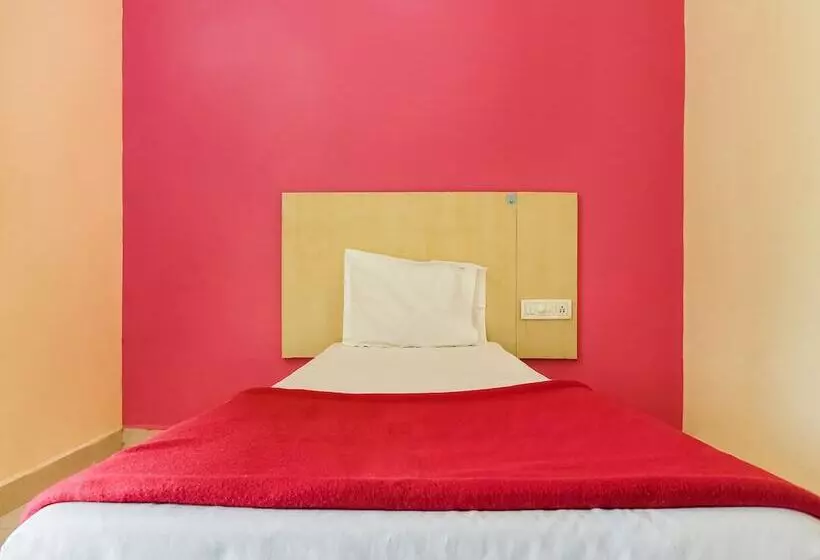 Spot On 49517 Hotel Hoysala Deluxe Lodging & Restaurant