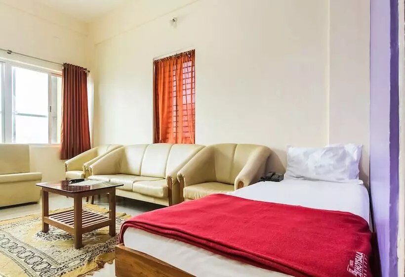 Spot On 49517 Hotel Hoysala Deluxe Lodging & Restaurant