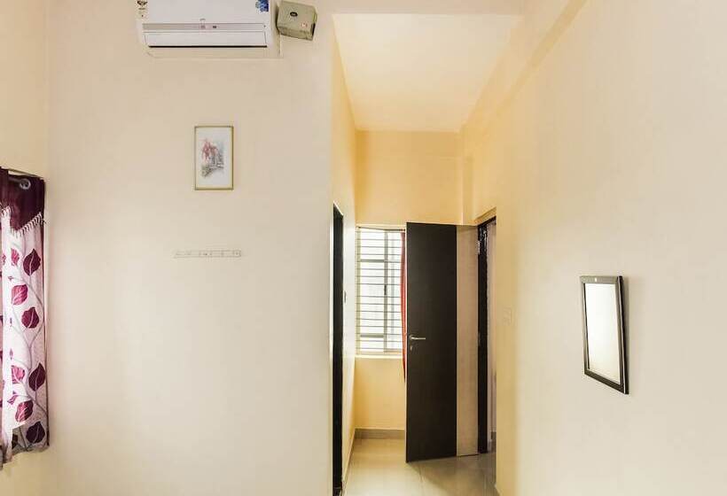 Spot On 49517 Hotel Hoysala Deluxe Lodging & Restaurant