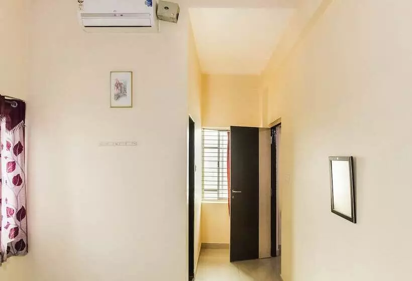 Spot On 49517 Hotel Hoysala Deluxe Lodging & Restaurant
