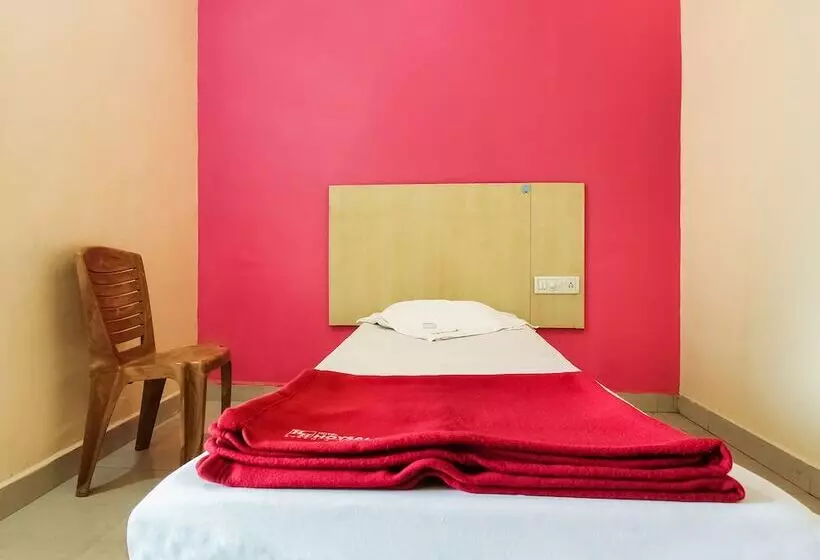 Spot On 49517 Hotel Hoysala Deluxe Lodging & Restaurant