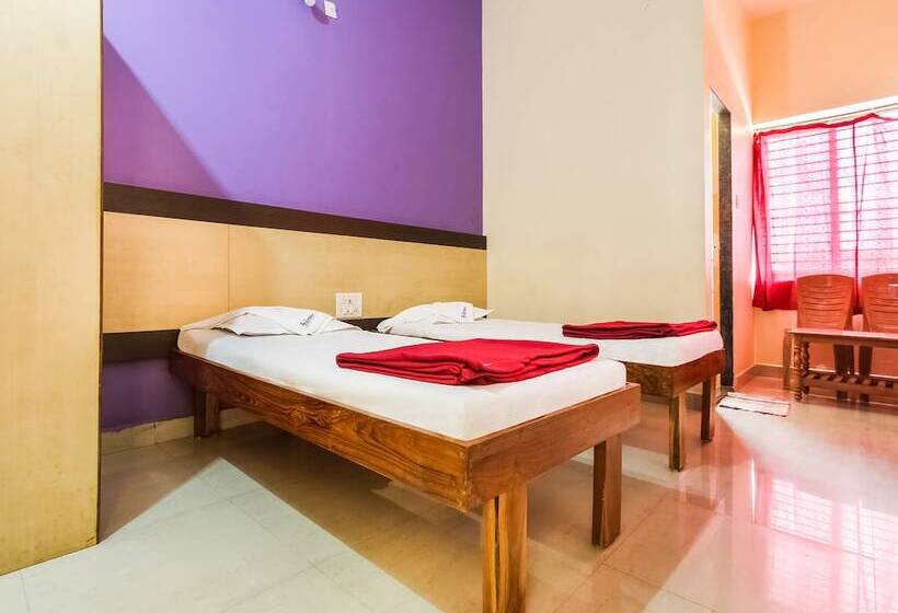 Spot On 49517 Hotel Hoysala Deluxe Lodging & Restaurant