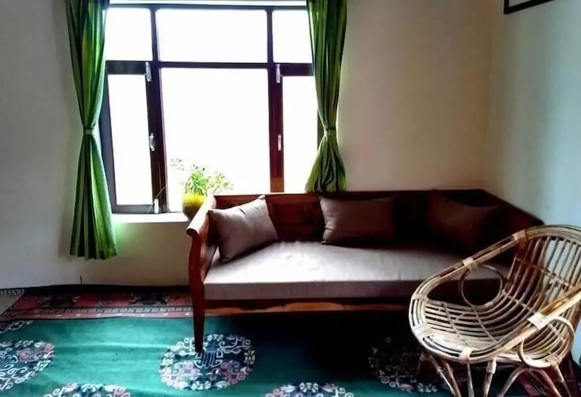 ペンション Lara Homestay Langza