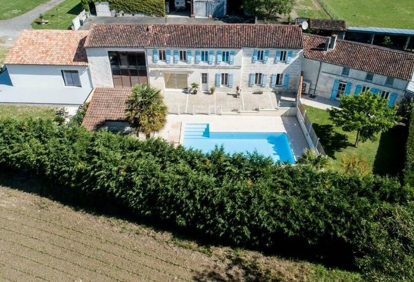 פנסיון Les Cuves  Saintes