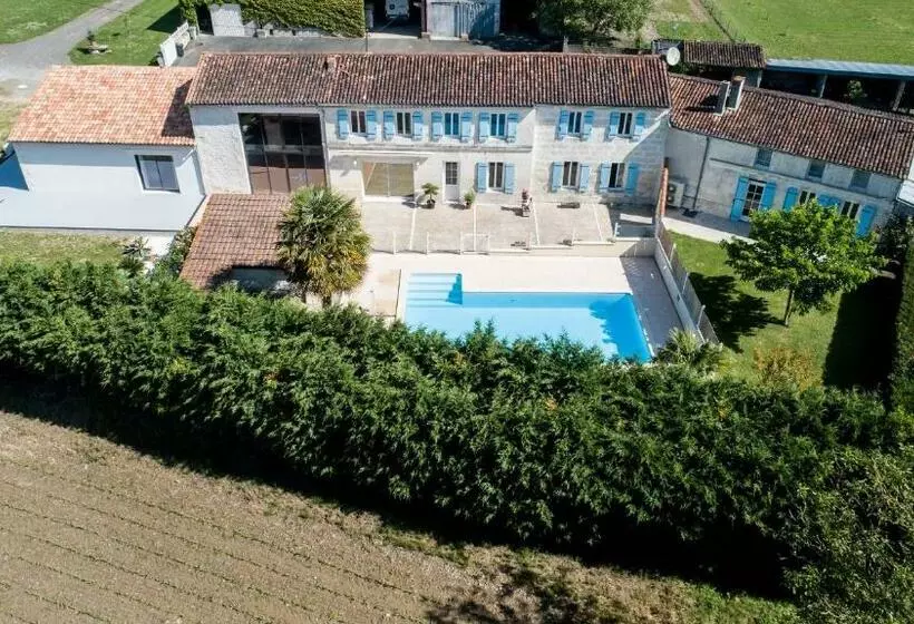 Majatalo Les Cuves  Saintes