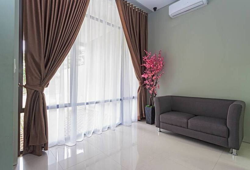 פנסיון Reddoorz Near Lippo Village