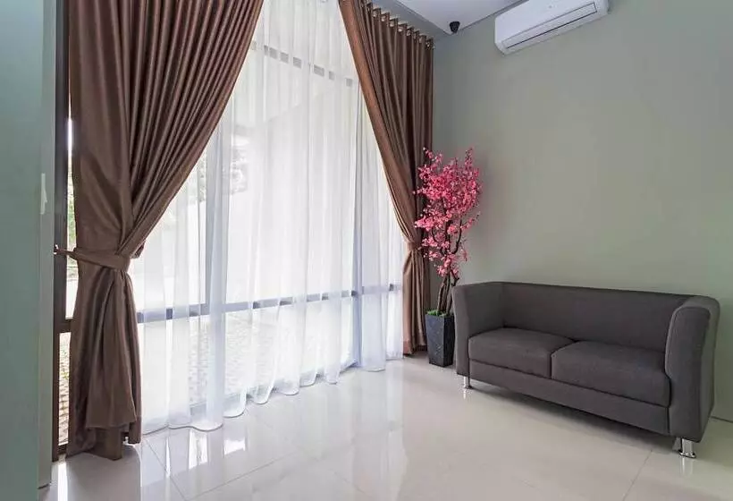 Majatalo Reddoorz Near Lippo Village