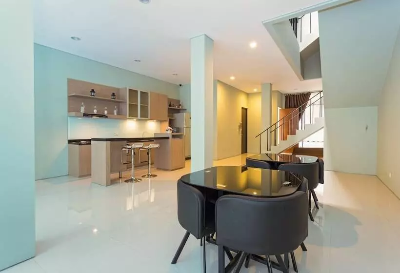 Majatalo Reddoorz Near Lippo Village