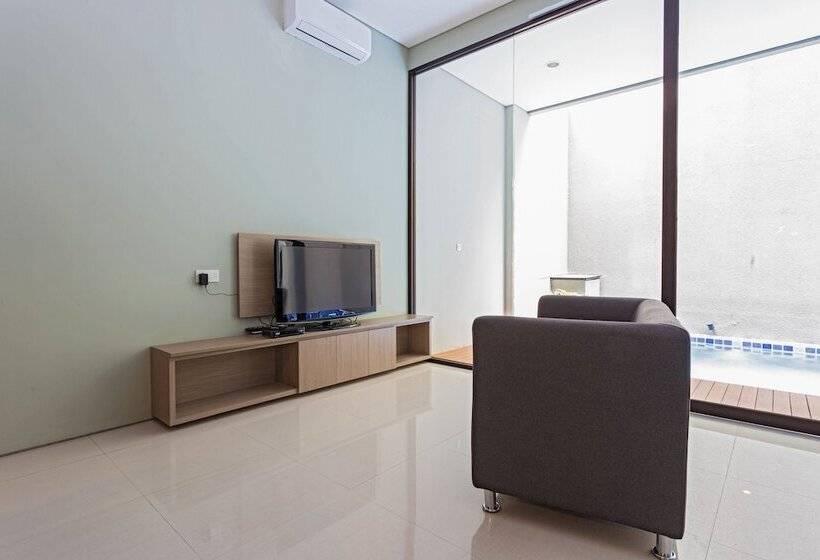 פנסיון Reddoorz Near Lippo Village