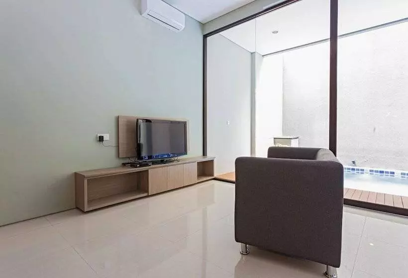 Majatalo Reddoorz Near Lippo Village