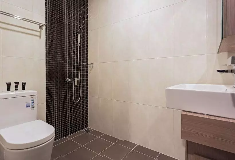 Majatalo Reddoorz Near Lippo Village