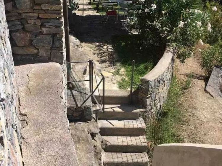 Residenssi Stunning Medieval Setting Surrounded By Mountains