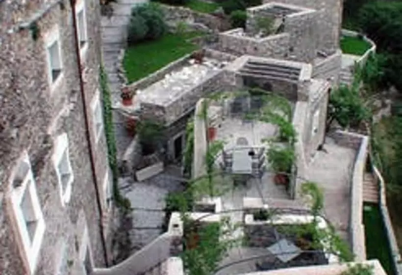 Residenssi Stunning Medieval Setting Surrounded By Mountains