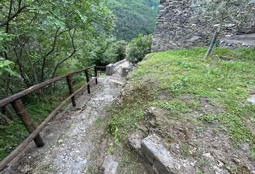 Residenssi Stunning Medieval Setting Surrounded By Mountains