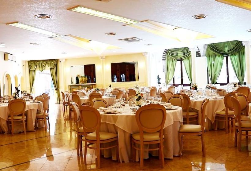 ホテル Arco Di Magliano