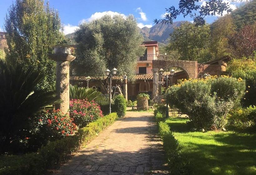 ホテル Arco Di Magliano