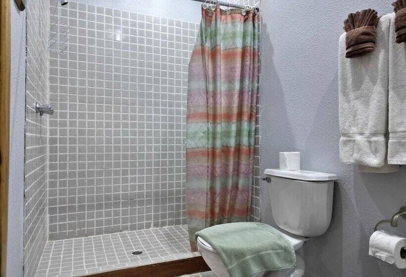 هتل Calico Jack S Village