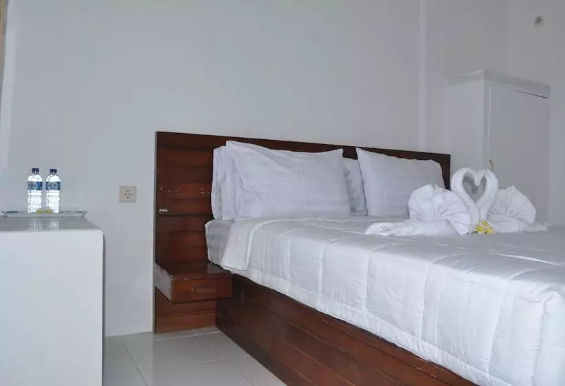 Hotelli Cemara S Beach Homestay