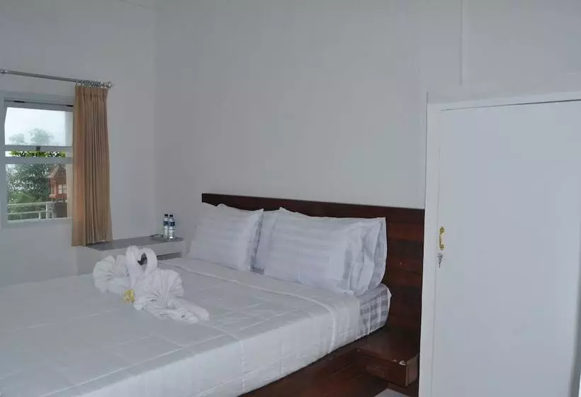 Hotelli Cemara S Beach Homestay
