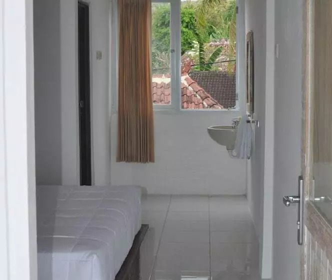Hotelli Cemara S Beach Homestay