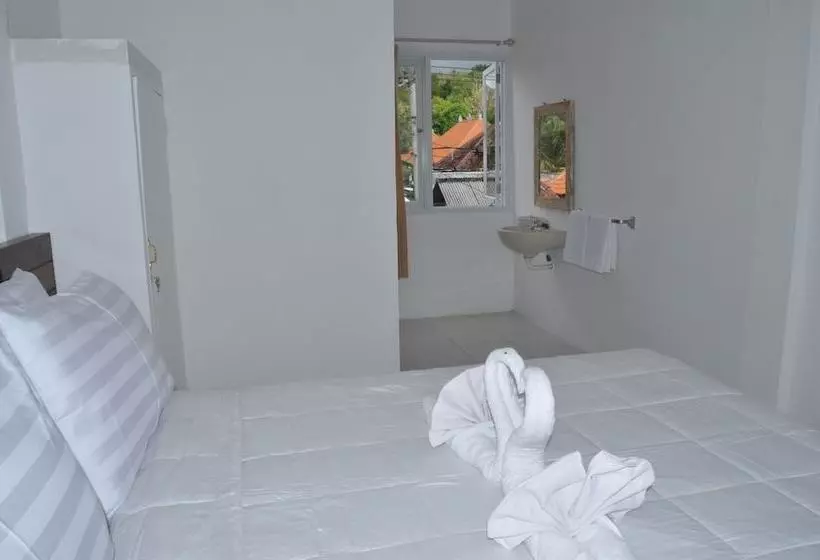 Hotelli Cemara S Beach Homestay