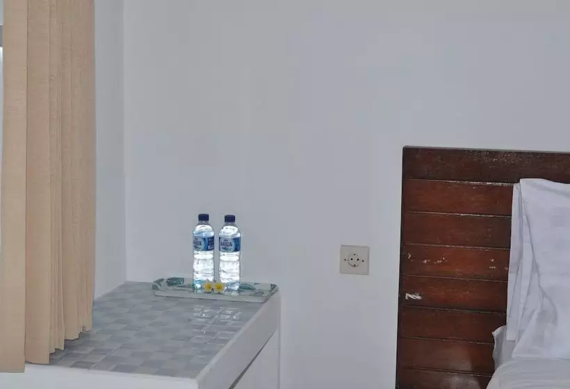 Hotelli Cemara S Beach Homestay