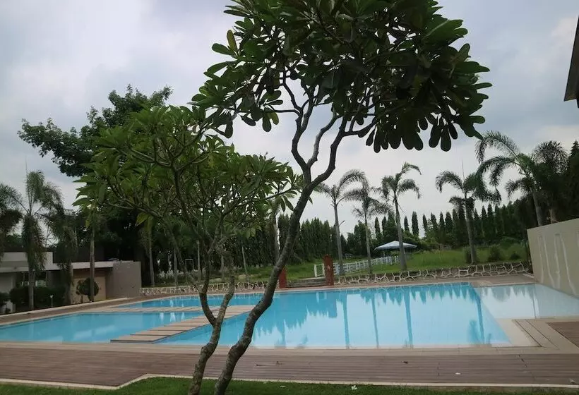 Hotelli Estancia De Lorenzo Tarlac