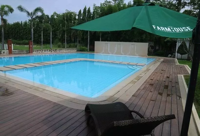 Hotelli Estancia De Lorenzo Tarlac