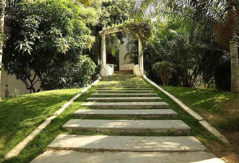 Hotel Lahari Resorts