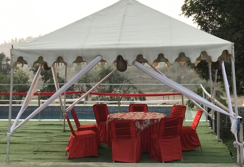 Hotel Morni Hills Resort