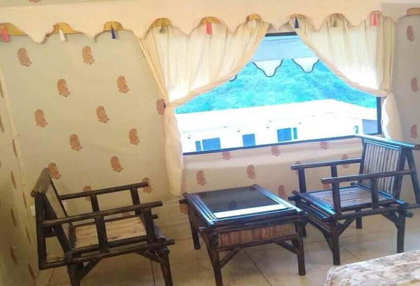 Hotel Morni Hills Resort