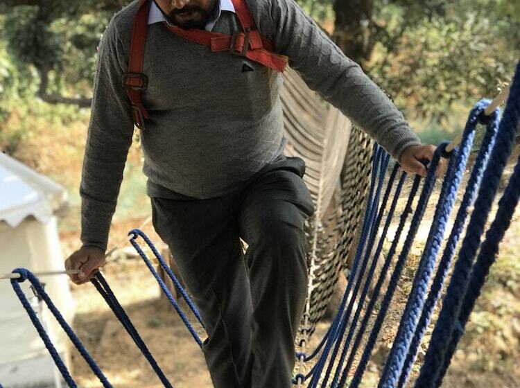 Hotel Morni Hills Resort